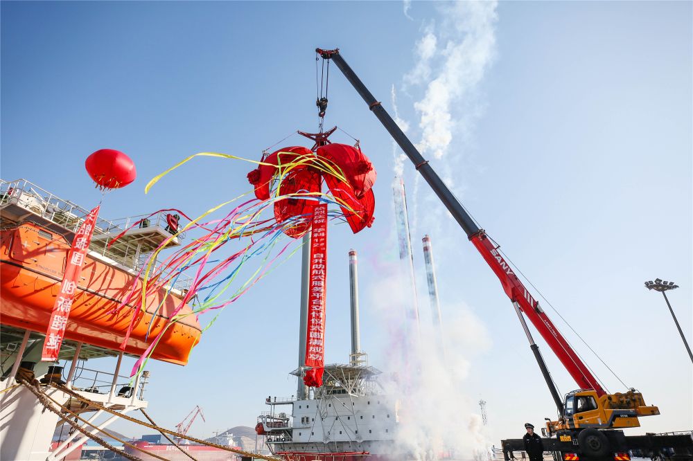 渤船重工建造的華科1號、2號自升助航式作業平臺命名交工